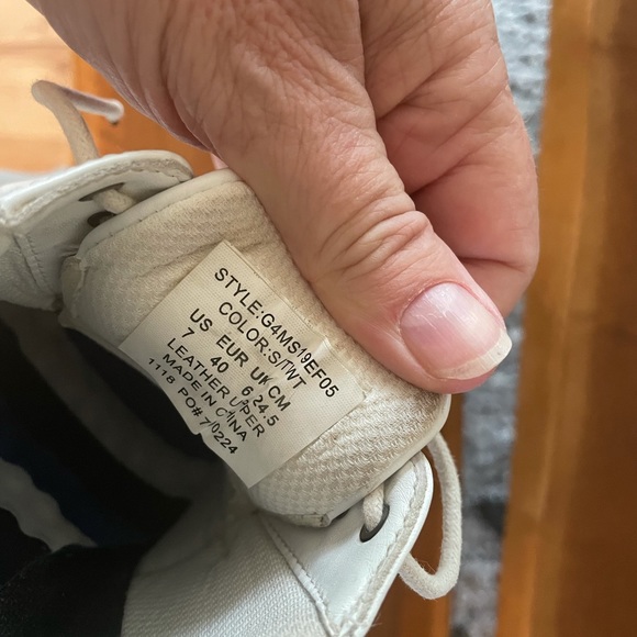 GFore gallivanter series - size 7 mens / 9 women’s -white and navy blues… - Picture 4 of 6